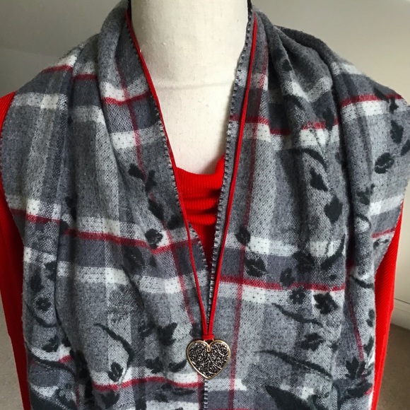 🖤🧣Croft & Barrow Soft Grey Floral Plaid Fringed Winter Scarf - Picture 3 of 7